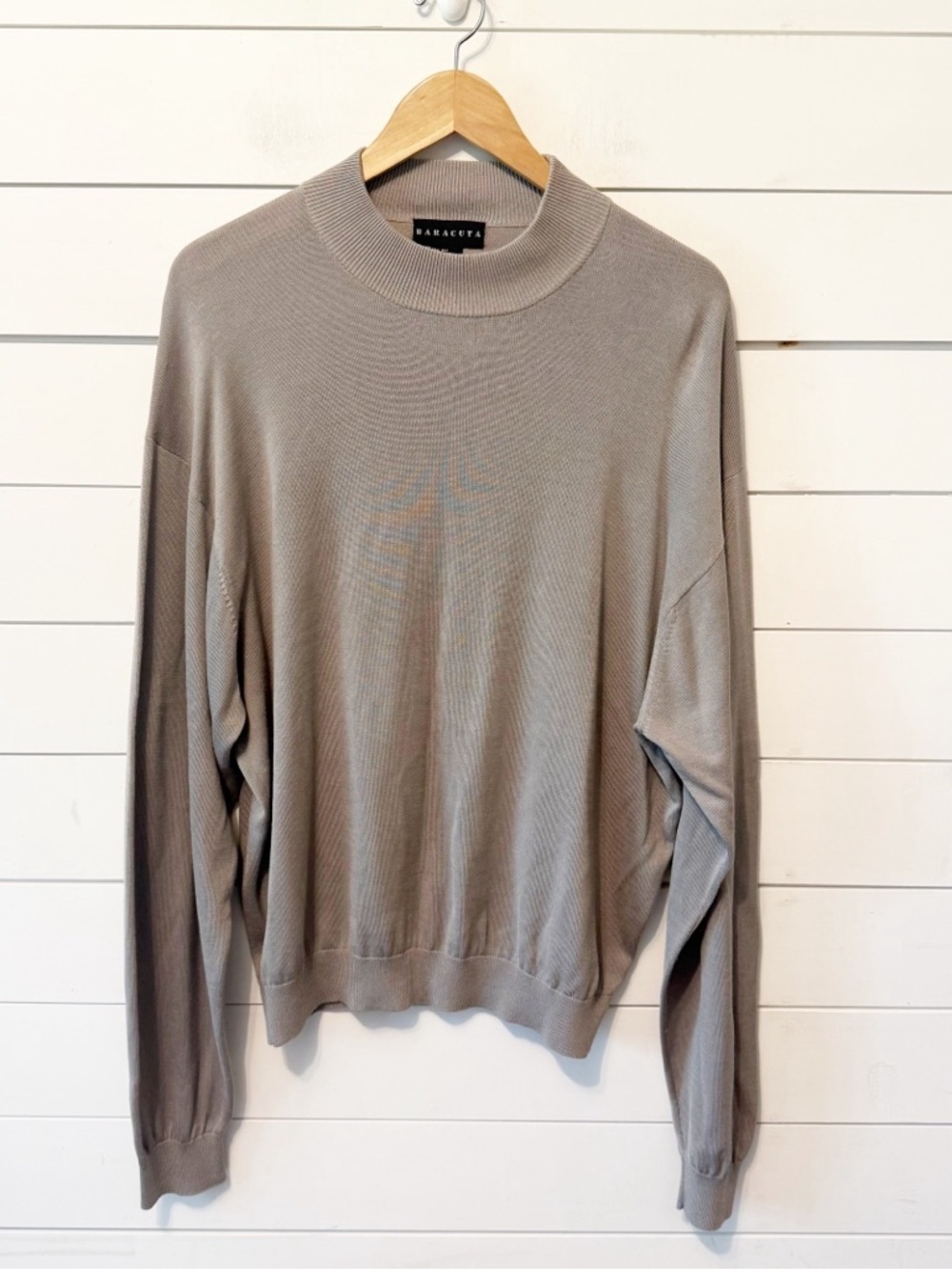 Baracuta | Men’s mock neck Silk Blend sweater in a light grey Size XLarge